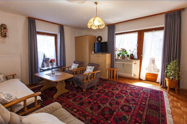 Ferienwohnungen Grill Wohnzimmer Wohnung Anita 2.